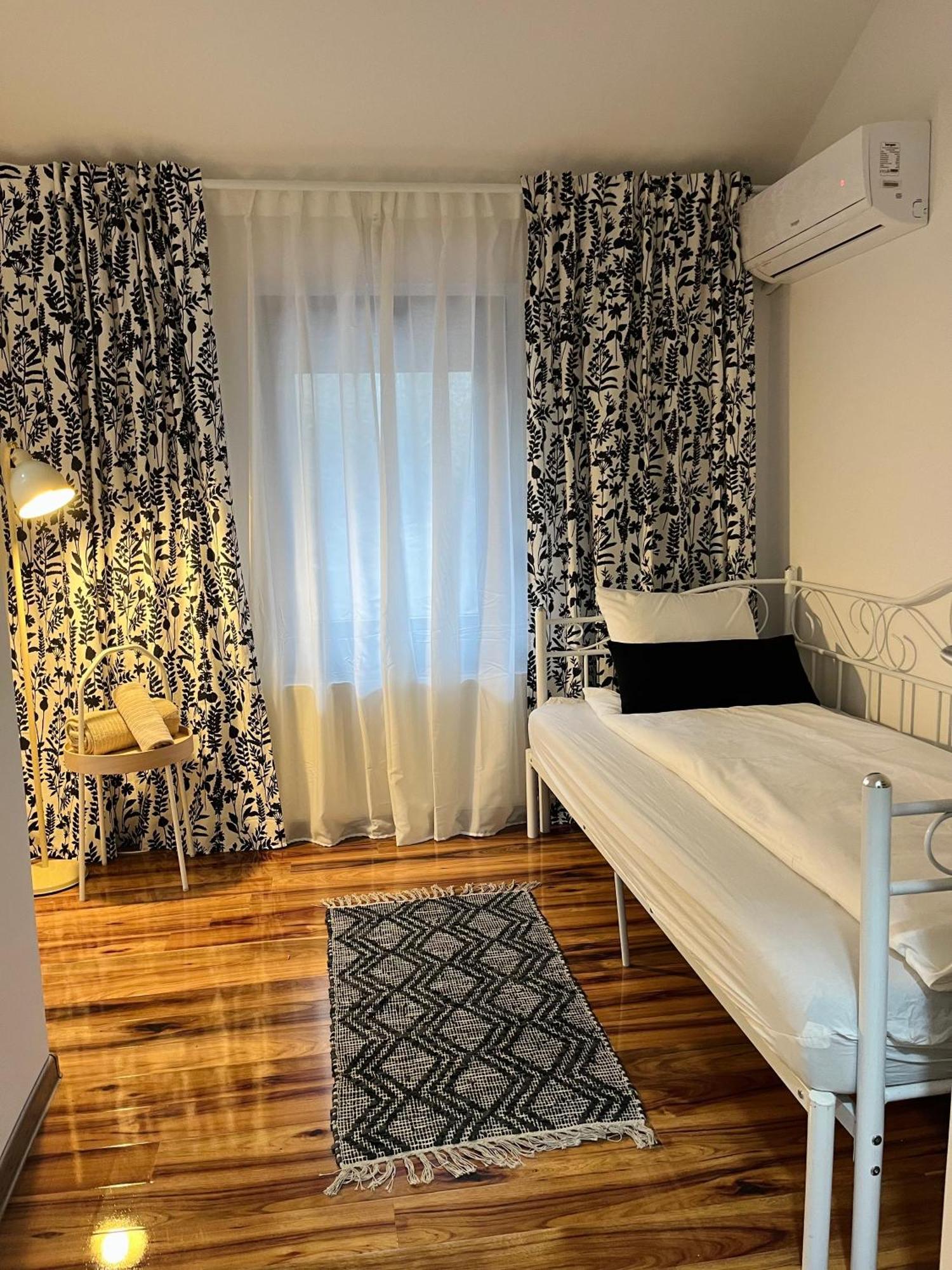 Chalets & Rooms Carda Sebesfok Bezdan Екстериор снимка