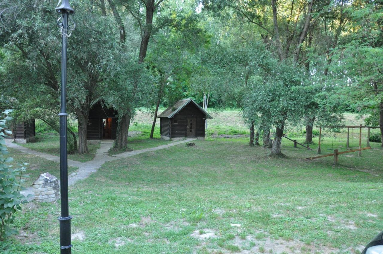 Chalets & Rooms Carda Sebesfok Bezdan Екстериор снимка